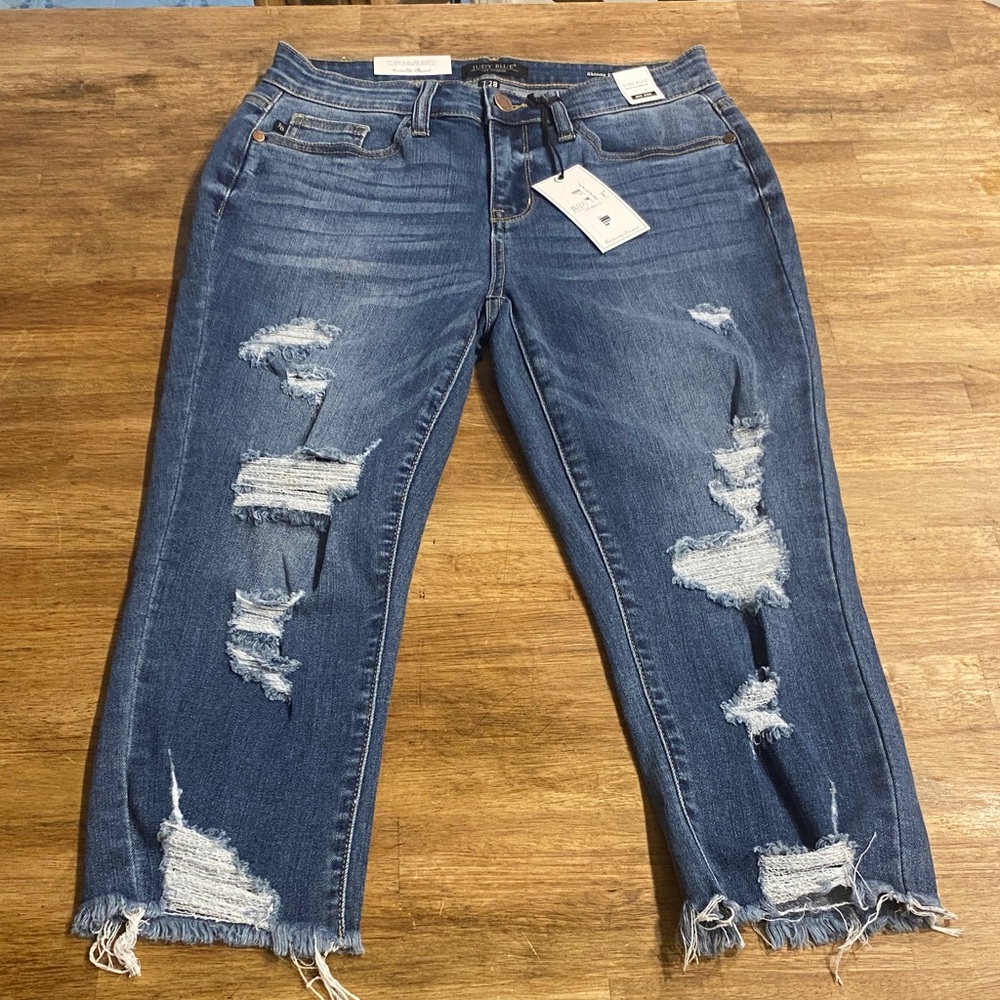 Judy Blue mid rise Distressed skinny fit capri Jeans size 7/28
